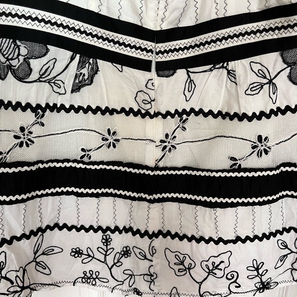 Size 10 Nanette Lepore black and white top with embroidered details. - Picture 3 of 4